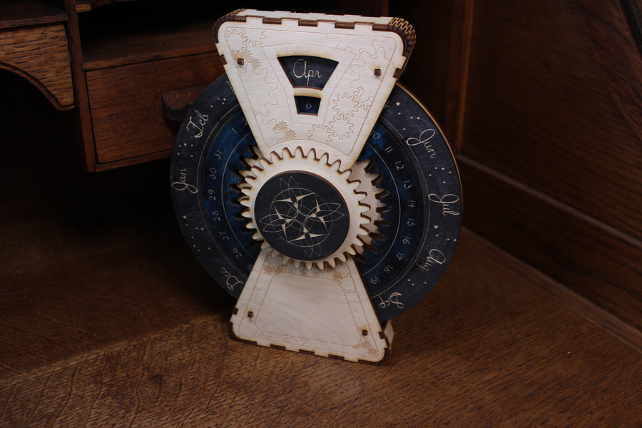 Gear operated perpetual table calendar