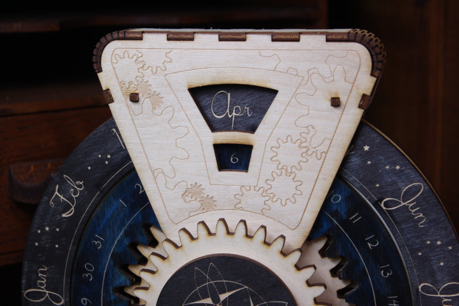 Gear operated perpetual table calendar