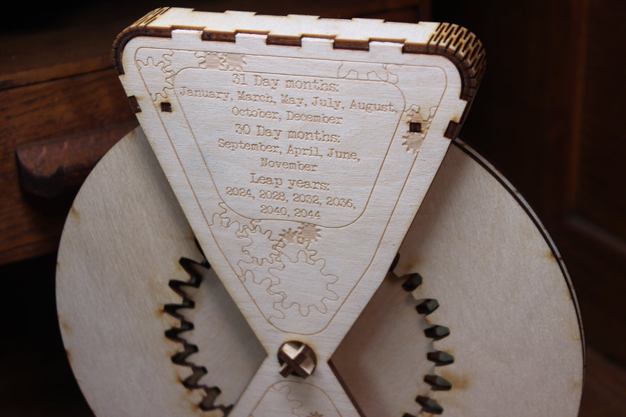 Gear operated perpetual table calendar