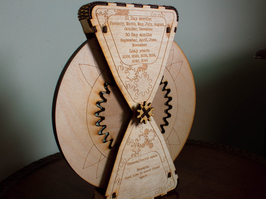 Gear operated perpetual table calendar