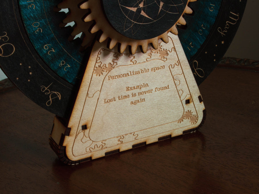 Gear operated perpetual table calendar